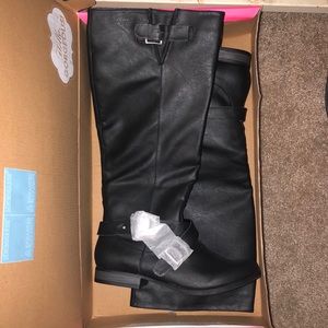 Brand new black boots